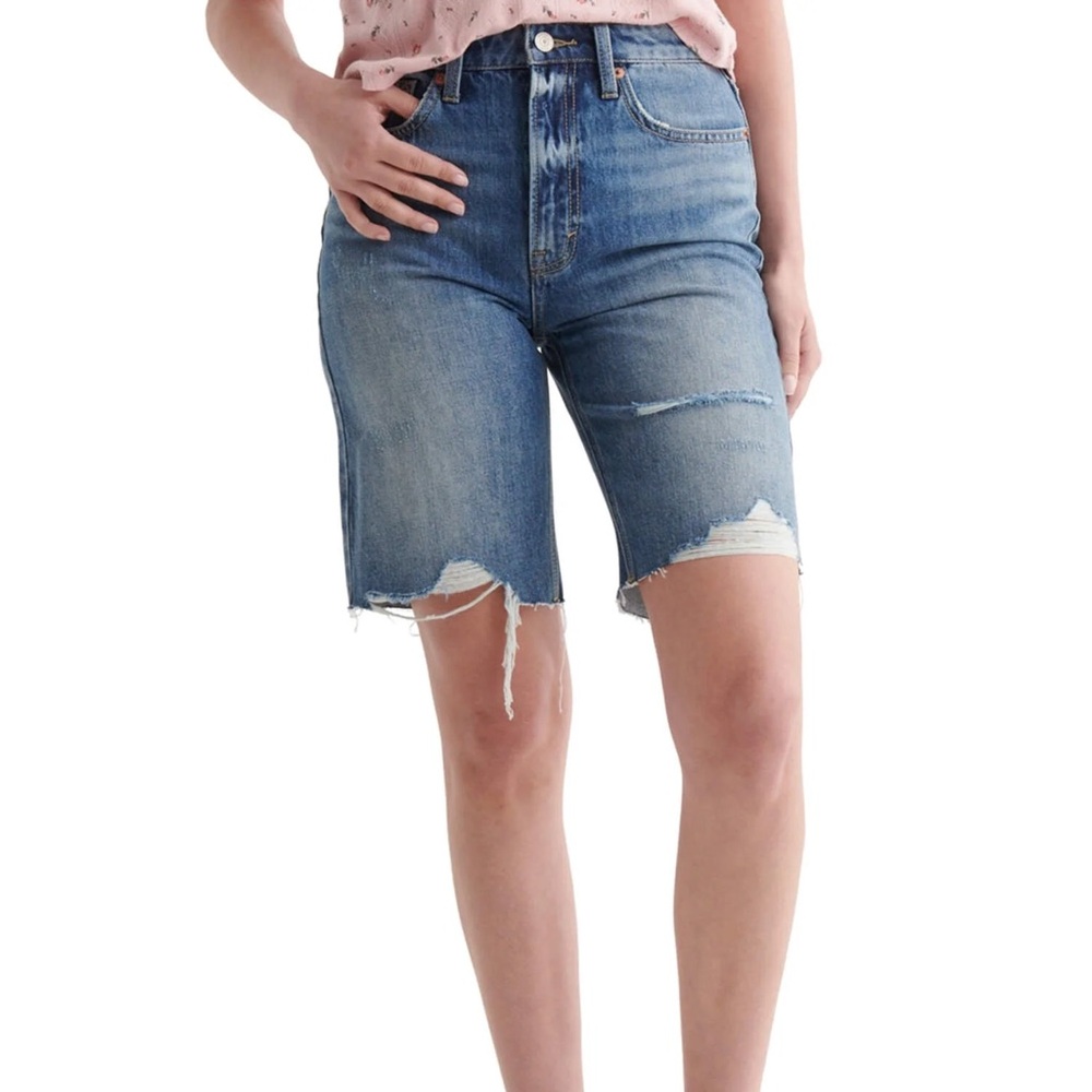 Lucky Brand Medium High Rise Bermuda shorts